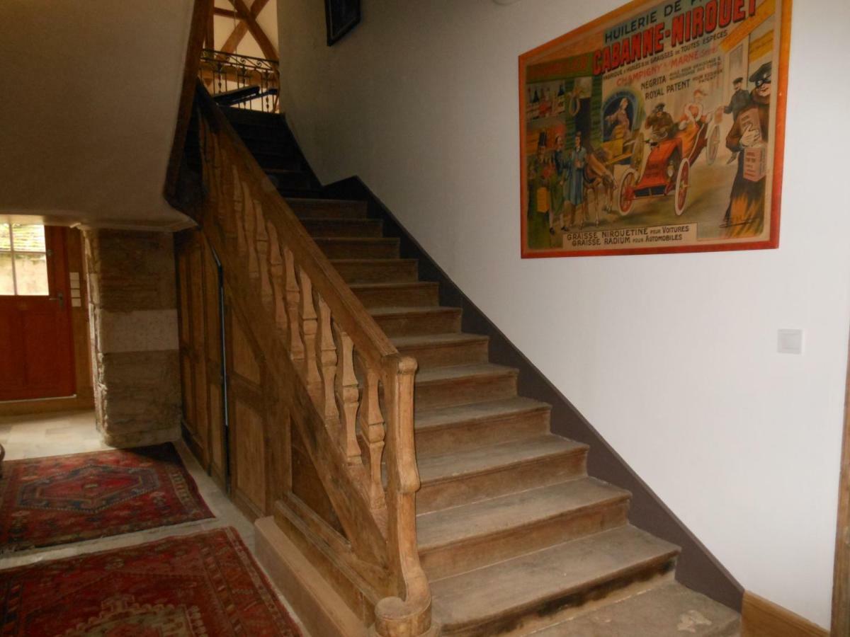 Les Chambres De La Basilique Neuvy-Saint-Sépulchre Extérieur photo